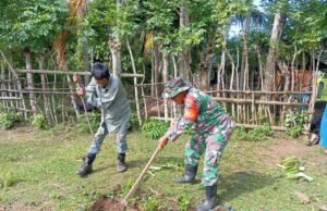 Babinsa Koramil 01/Sukajaya Bantu Warga Olah Lahan Perkebunan di Gampong Keuneukai