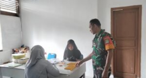 Babinsa Gamping Aneuk Laot Sambangi Karyawan Produksi Coklat Sabang, Dukung UMKM Lokal