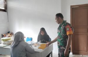 Babinsa Gamping Aneuk Laot Sambangi Karyawan Produksi Coklat Sabang, Dukung UMKM Lokal