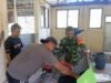 Babinsa Koramil 01/Sukajaya Bantu Perbaikan Mesin Penggilingan Sampah untuk Pembuatan Pupuk Kompos