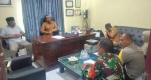 Babinsa Koramil 02/Sukakarya dan Bhabinkamtibmas Hadiri Musyawarah Warga di Gampong Aneuk Laot