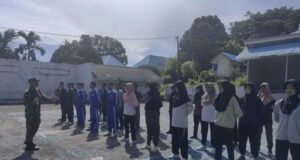 Babinsa Koramil 02/Sukakarya Beri Arahan kepada Calon Paskibraka 2025 di Gampong Kuta Ateuh