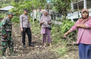 Babinsa Koramil 02/Sukakarya dan Bhabinkamtibmas Memonitor Pengolahan Lahan Pertanian oleh Kelompok Tani Rajawali di Kuta Timu