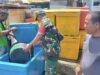 Babinsa Bantu Angkat Hasil Tangkapan Ikan, Wujud Kepedulian dan Kebersamaan TNI-Rakyat Gampong Kuta Timu