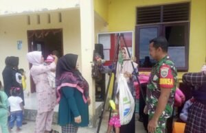 Babinsa Koramil 01/Sukajaya Dampingi Kegiatan Posyandu Balita di Gampong Paya