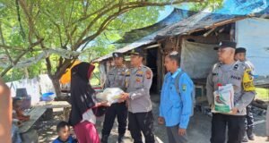 Salurkan Bantuan Sembako kepada Warga Kurang Mampu di Gampong Balohan