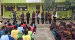 Babinsa Kodim 01/Sukajaya Tanamkan Disiplin dan Cinta Tanah Air kepada Siswa Baru SMPN 1 Sabang