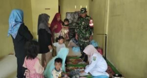 Babinsa Koramil 02/Sukakarya Jalin Komsos dengan Ibu-Ibu Posyandu di Gampong Krueng Raya