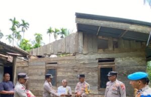 Bantuan Sosial kepada Warga Terdampak Cuaca Ekstrem di Anoi Itam