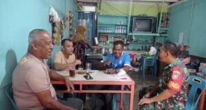 Babinsa Koramil 01/Sukajaya Himbau Warga Waspadai Cuaca Ekstrem Saat Komsos di Jurong Lhok Gampong Keunekai