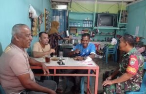 Babinsa Koramil 01/Sukajaya Himbau Warga Waspadai Cuaca Ekstrem Saat Komsos di Jurong Lhok Gampong Keunekai