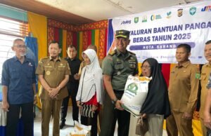 Kolaborasi TNI dan Pemerintah Kota Sabang dan Bulog Salurkan Bantuan Pangan Beras Tahun 2025, Wujudkan Ketahanan Pangan Nasional