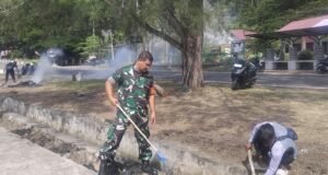 Babinsa Koramil 02/Sukakarya Bersama Warga Gampong Iboh Melaksanakan Gotong Royong di Jurong Lhout