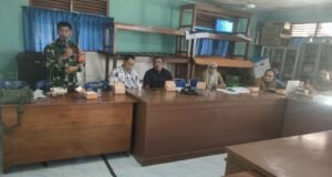Babinsa Kuta Ateuh Hadiri Rapat Desa, Bahas Tentang Optimalisasi Kinerja Lembaga Gampong