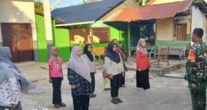 Babinsa Koramil 02/Sukakarya Latih Baris-Berbaris Warga untuk Lomba PKK HUT RI ke-80 di Gampong Kuta Timu
