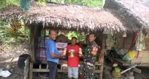 Dukung Swasembada Pangan, Babinsa Koramil 01/Sukajaya Dampingi Poktan Maju Beurata Salurkan Pupuk Organik