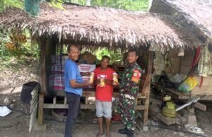 Dukung Swasembada Pangan, Babinsa Koramil 01/Sukajaya Dampingi Poktan Maju Beurata Salurkan Pupuk Organik