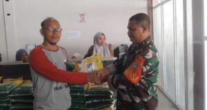 Babinsa Koramil 02/Sukakarya Dampingi Program Pangan Murah untuk Warga di Gampong Iboih