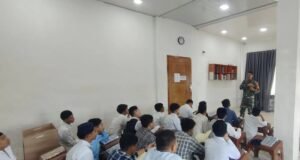 Babinsa Koramil 02/Sukakarya Kunjungi Ponpes Sulaimaniyah, Jalin Kedekatan dengan Para Santri