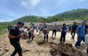 Penanaman Pohon Sambut Hari Lingkungan Hidup