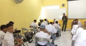 Babinsa Koramil 02/Sukakarya Berikan Materi Wawasan Kebangsaan dan Edukasi Bahaya Narkoba di SMA Negeri 2 Sabang