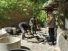 Sinergi Babinsa dan Bhabinkamtibmas Kunjungi Tempat Usaha Produksi Cincin Septic Tank Milik Warga