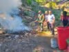 Babinsa Himbau Warga Kuta Timu Hindari Pembakaran Sampah Sembarangan