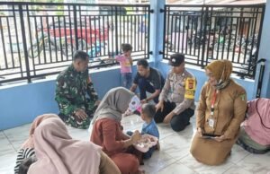 Babinsa Koramil 02/Sukakarya Aktif Kawal Program Percepatan Penurunan Stunting di Desa Binaan