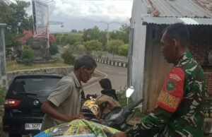 Babinsa Koramil 01/Sukajaya Dukung Ketahanan Pangan dengan Bantu Distribusi Pupuk