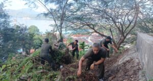 Personel Kodim 0112/Sabang Ikut Kegiatan Pembersihan Lingkungan di Kantor PDAM Tirta Aneuk Laot dalam rangka HUT TNI ke-80