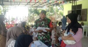 Babinsa Koramil 01/Sukajaya Aktif Dukung Pelayanan Kesehatan Warga Lewat Posyandu di Gampong Balohan