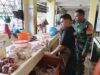 Babinsa Kuta Barat Pantau Harga Ayam Potong, Wujudkan Stabilitas Pangan di Wilayah Binaan