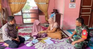 Sinergi TNI, Polri dan Pemerintah Gampong, Babinsa Dampingi Penyerahan Santunan Warga Meninggal Dunia