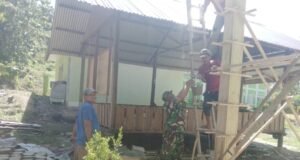 Babinsa Koramil 01/Sukajaya Bantu Warga Cor Pondasi Rumah, Wujud Nyata Kemanunggalan TNI dan Rakyat