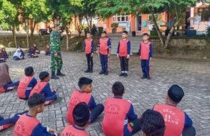 Babinsa Koramil 02/Sukakarya Latih Siswa SDN 11 Sabang Disiplin Lewat Kegiatan Baris-Berbaris