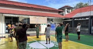 Babinsa dan Warga Binaan Rutan Sabang Gelar Senam Pagi Bersama, Wujudkan Semangat Kebersamaan dan Kesehatan