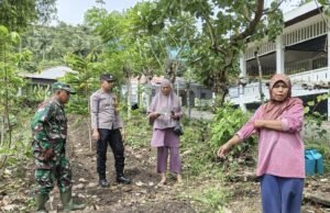 Babinsa Kuta Timu Dampingi Petani Siapkan Lahan Demplot Padi Gogo, Dorong Kemandirian Pangan di Wilayah Binaan