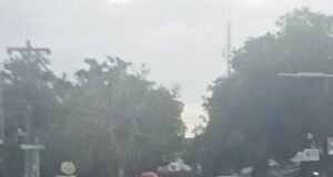 Gesar-Geser Banyak Lobang Di tengah Persimpangan Jalan BPKP