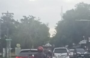 Gesar-Geser Banyak Lobang Di tengah Persimpangan Jalan BPKP