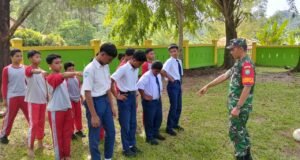 Lewat Latihan PBB, Babinsa Aneuk Laot Tanamkan Jiwa Nasionalisme kepada Pelajar