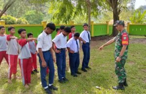 Lewat Latihan PBB, Babinsa Aneuk Laot Tanamkan Jiwa Nasionalisme kepada Pelajar