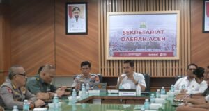 Kapolda Aceh Irjen Pol Drs Marzuki Ali Basyah Dan Kadis ESDM Aceh Taufik Mengikuti Rapat Penertiban Tambang yang di Buka sekda