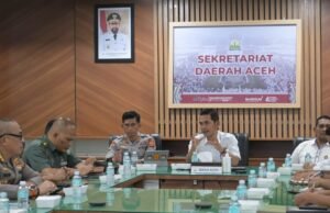 Kapolda Aceh Irjen Pol Drs Marzuki Ali Basyah Dan Kadis ESDM Aceh Taufik Mengikuti Rapat Penertiban Tambang yang di Buka sekda