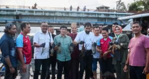 Mualem lakukan Panen perdana Lobster Di Ule Lheue