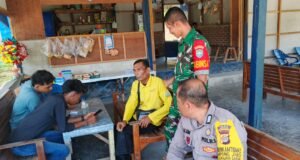 Cuaca Tak Bersahabat, Babinsa Koramil 01/Sukajaya Ajak Warga Tetap Semangat dan Produktif