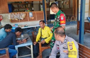 Cuaca Tak Bersahabat, Babinsa Koramil 01/Sukajaya Ajak Warga Tetap Semangat dan Produktif