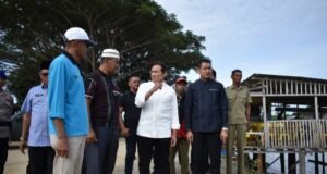 Wakil gubernur Aceh Dek faht tinjau Kuala idi yang Selama Ini Muaranya Dangkal