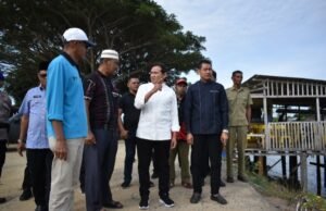 Wakil gubernur Aceh Dek faht tinjau Kuala idi yang Selama Ini Muaranya Dangkal