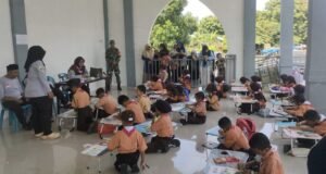 TNI Hadir di Tengah Generasi Muda: Babinsa Kuta Ateuh Pantau Pelaksanaan Pesta Siaga 2025