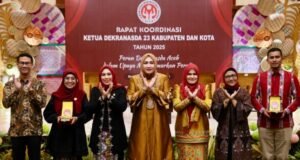 Ketua Dekranas Aceh Marlina Usman Mengajak Dekranasda Untuk Membina Pengrajin